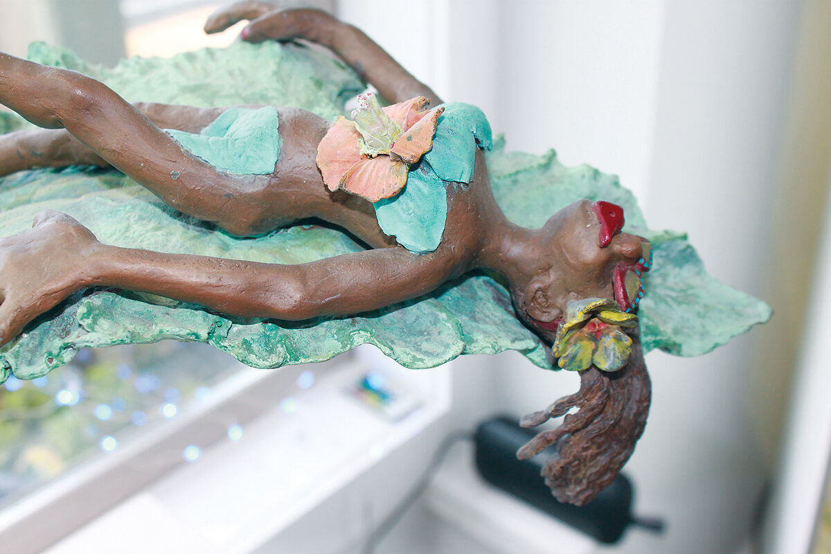 peephole-gallery-figure-sculpture